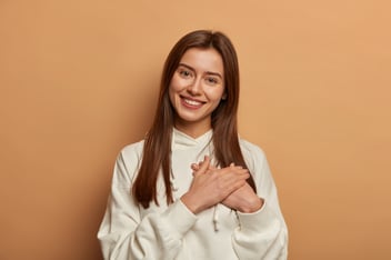 portrait-young-beautiful-woman-gesticulating